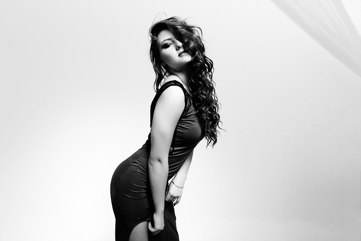 Stúdió tesztfotó fekete-fehérben – Model Academy modellképzés